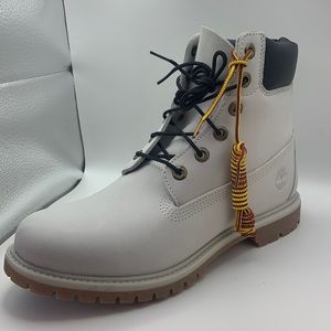 Timberland boots women white leather new sizes 7.5 and 10 are available
